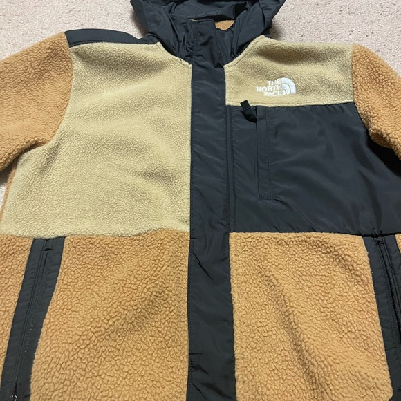 The North Face boys Black and Tan fleece Jacket - Picture 3 of 16